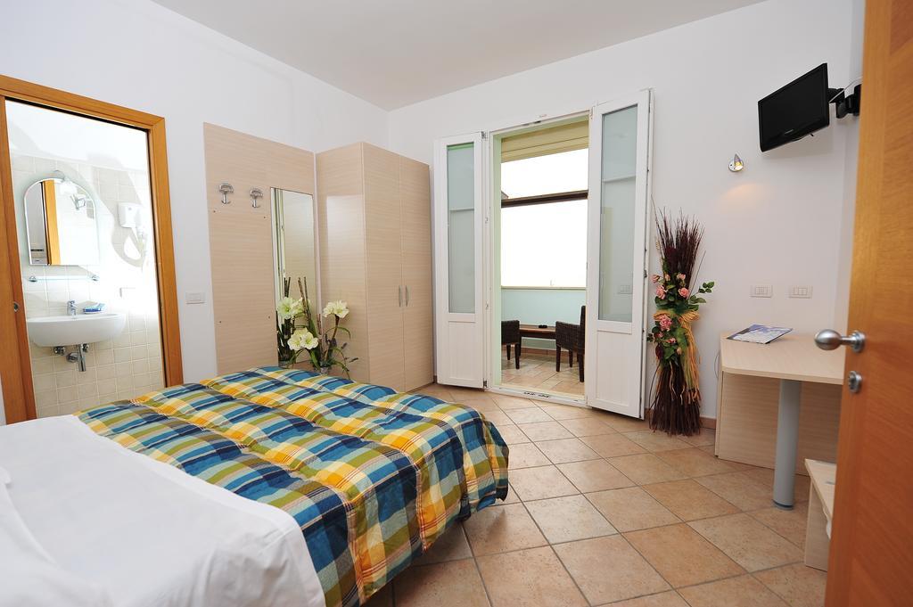 Hotel Aurora San Vincenzo Oda fotoğraf