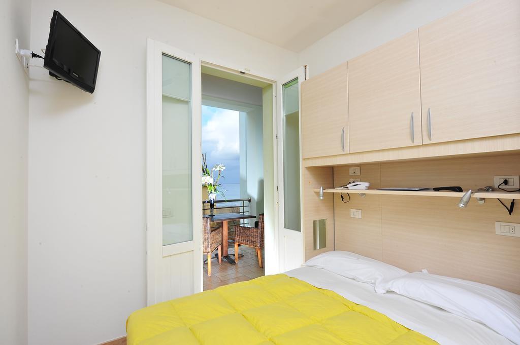 Hotel Aurora San Vincenzo Oda fotoğraf