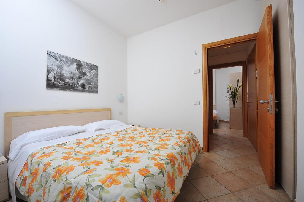 Hotel Aurora San Vincenzo Oda fotoğraf