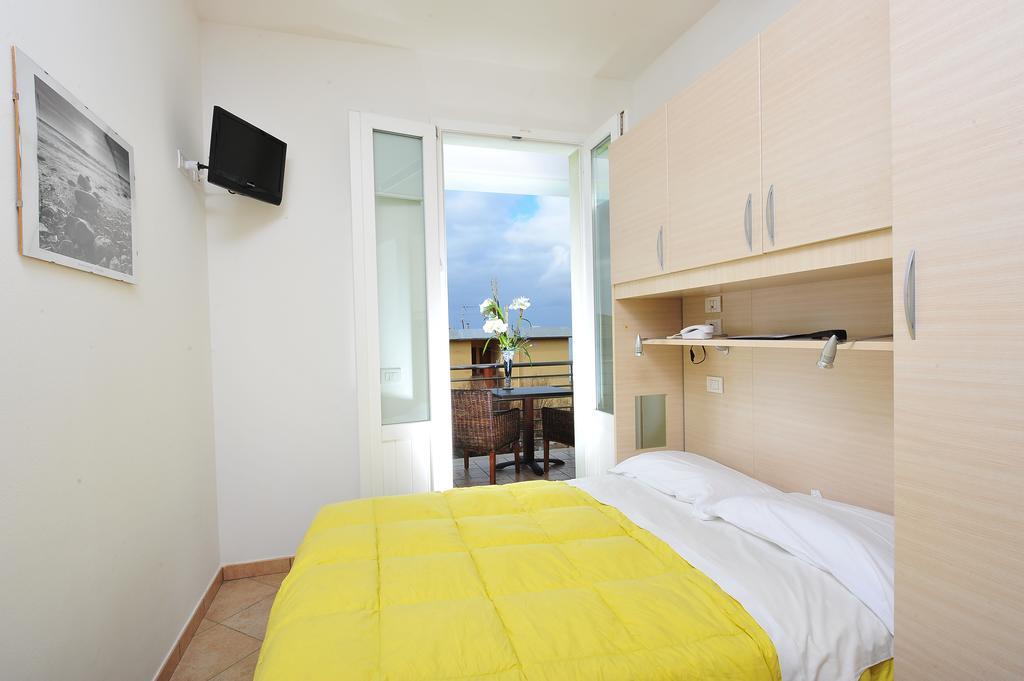 Hotel Aurora San Vincenzo Oda fotoğraf